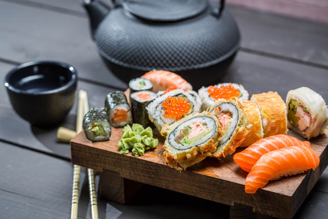 Offre d'emploi Cuisini·ère ou aide-cuisini·ère ? Devenez Sushi-chef! (F/H) Valais